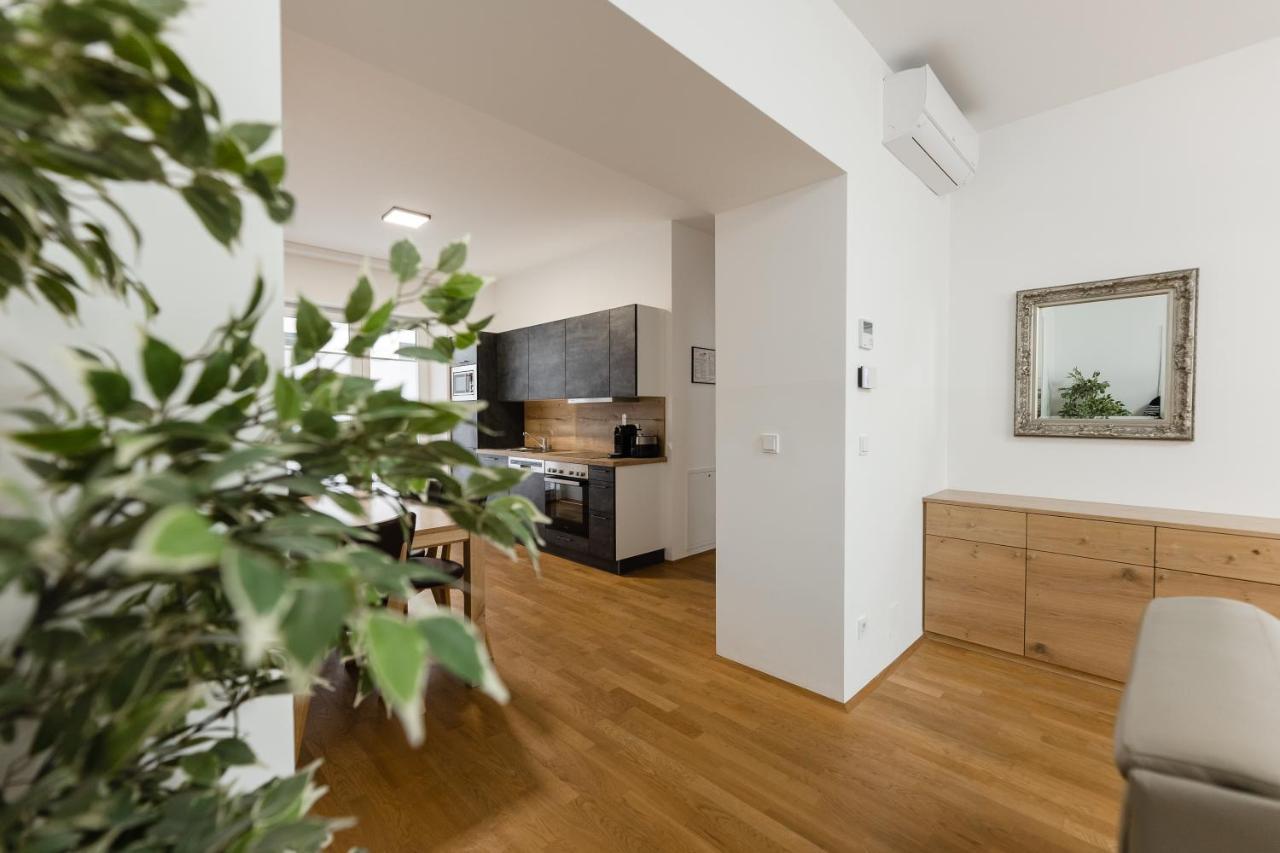 Nadland Wehlistrasse * Vienna